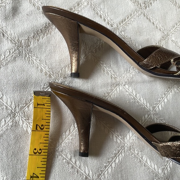 Bandolino Heel Sandal, shiny leather, like new, size 8.5 - Picture 7 of 10